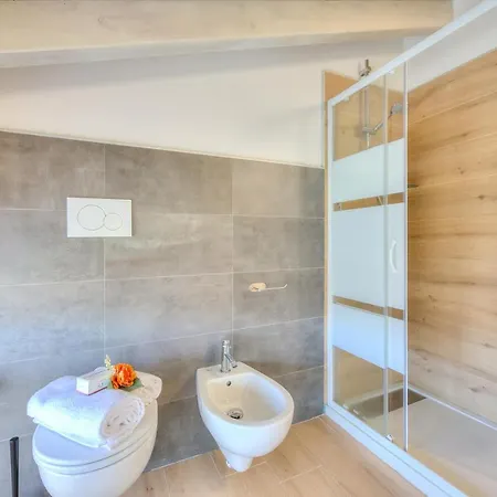Апартаменты Golden & Sunflower Terrace *