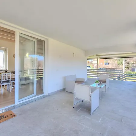 Golden & Sunflower Terrace Апартаменты Leggiuno